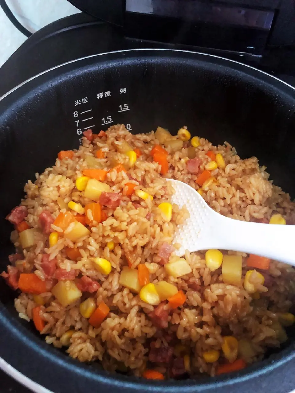 电饭锅煲仔饭成品图