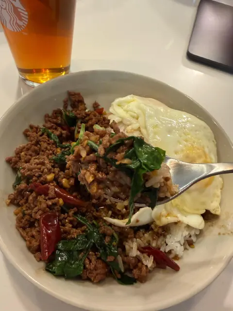 泰式打抛牛肉饭