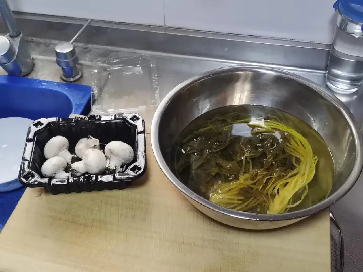 干煎小黄鱼与雪菜烧黄鱼 第 7 步