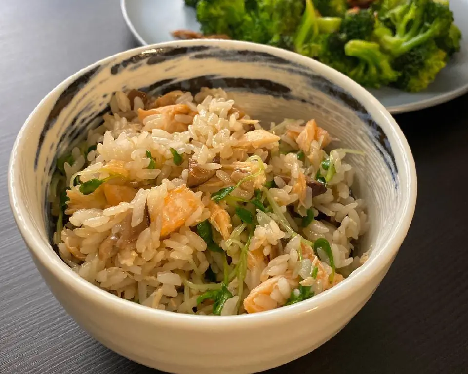 香菇三文鱼焖饭成品图