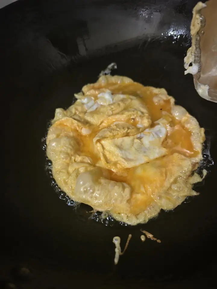 西红柿炒鸡蛋 第 3 步