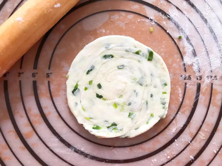 饺子皮葱油饼 第 12 步
