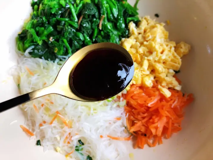 菠菜鸡蛋手抓饼馅饼 第 6 步