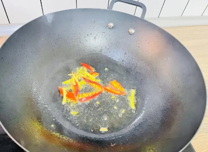 泡椒炒儿菜 第 3 步