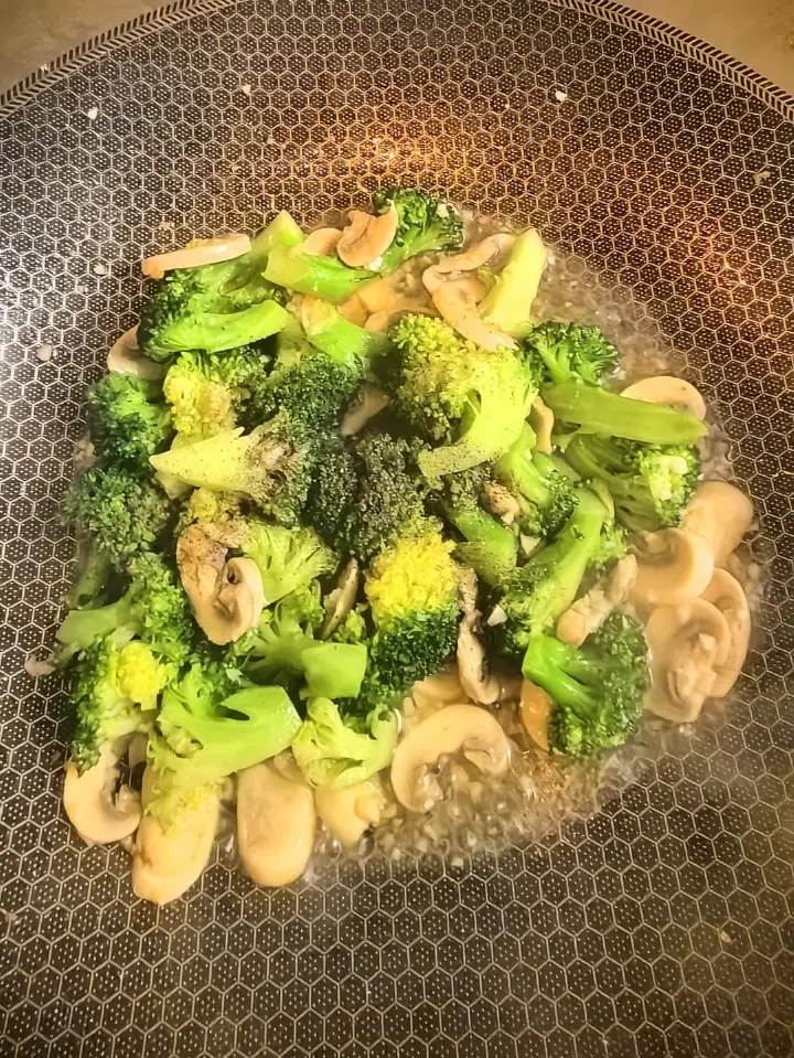 西兰花炒口蘑 第 4 步