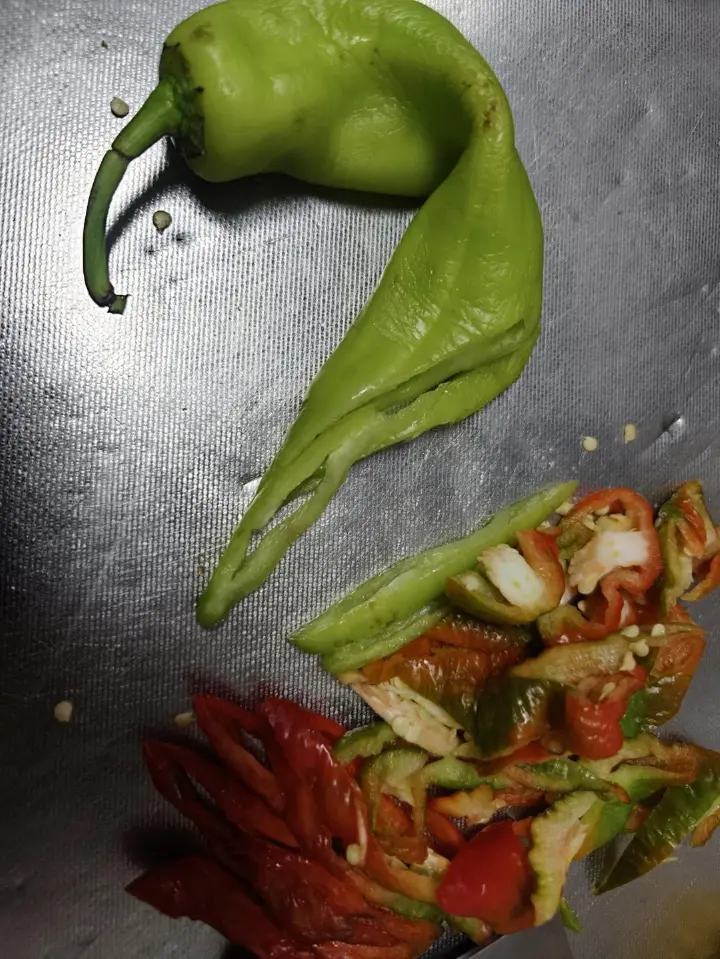 辣椒木耳炒鸡蛋 第 2 步