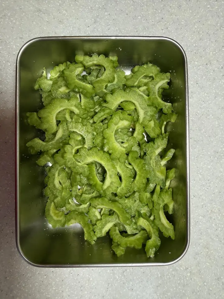 午餐肉苦瓜炒蛋 第 4 步