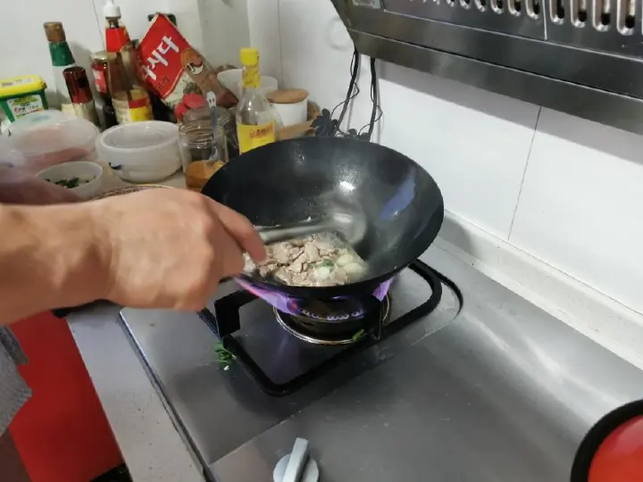 芹菜炒粉丝 第 7 步