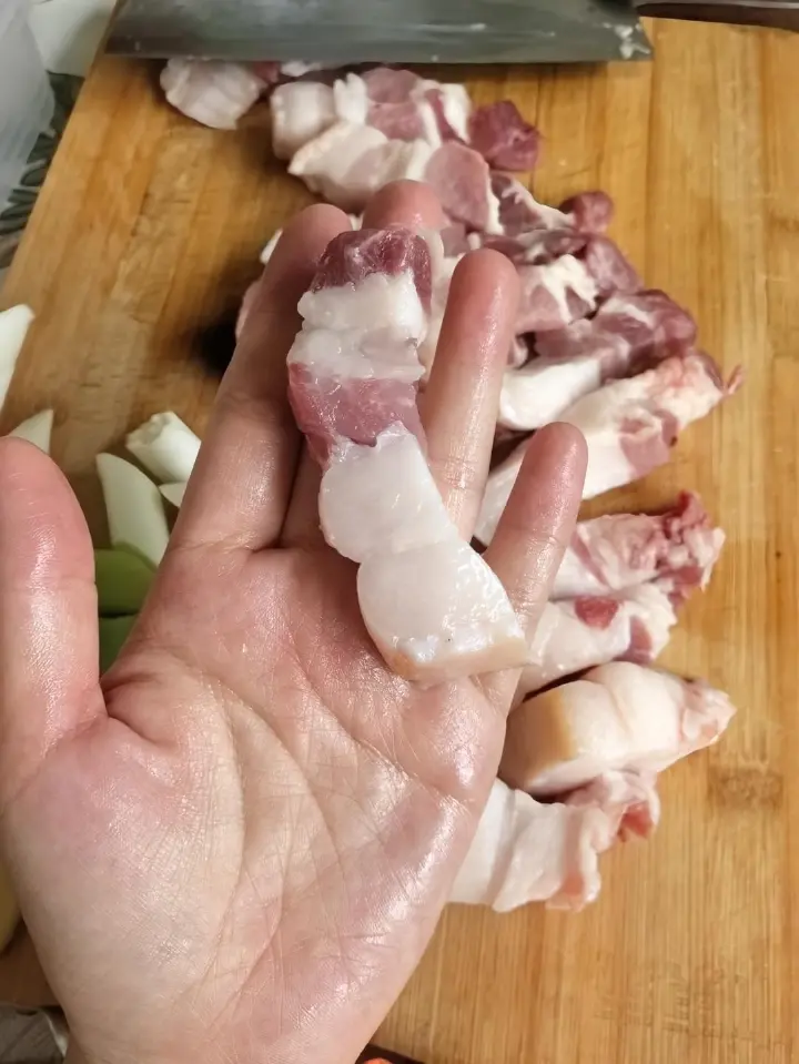 独蒜红烧肉 第 2 步