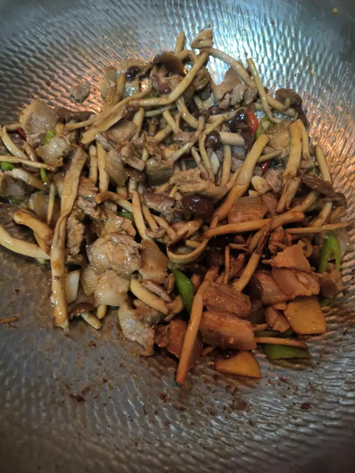 茶树菇炒肉 第 10 步