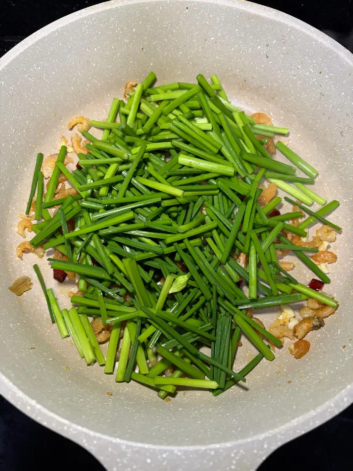 韭菜花炒虾米 第 7 步