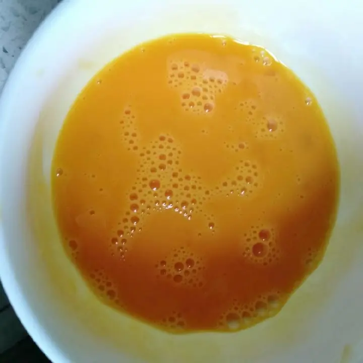 韭菜豆芽粉丝炒鸡蛋 第 4 步