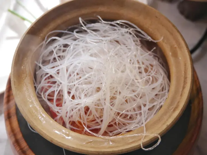 番茄鲜虾粉丝煲 第 7 步