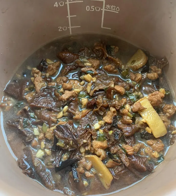 榛蘑五花肉焖饭 第 7 步