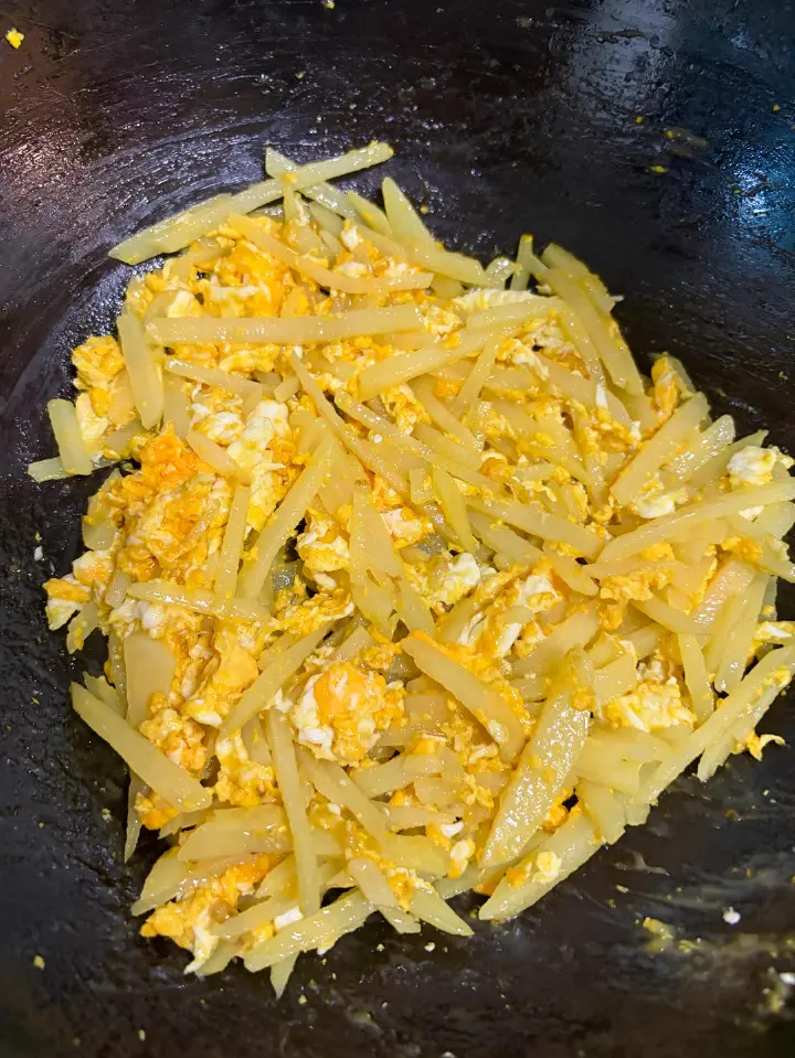 土豆炒鸡蛋 第 5 步