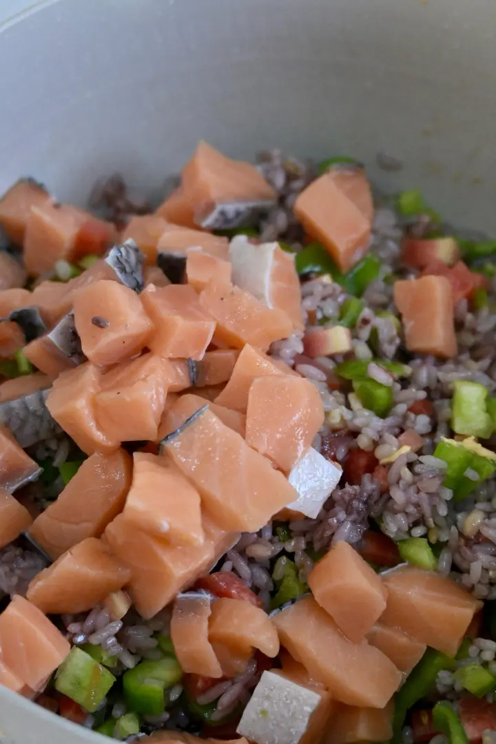 三文鱼鸡蛋炒三色藜麦饭 第 7 步