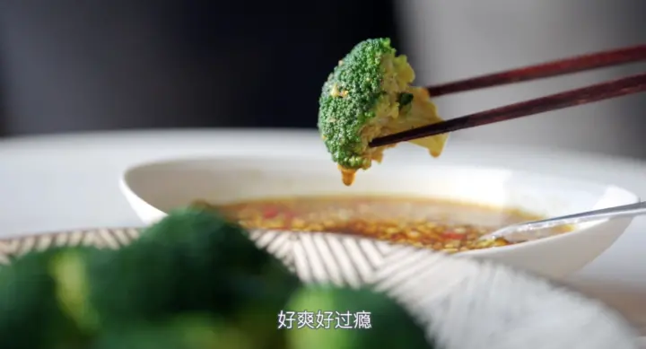 白灼虾、藕片与西兰花 第 12 步