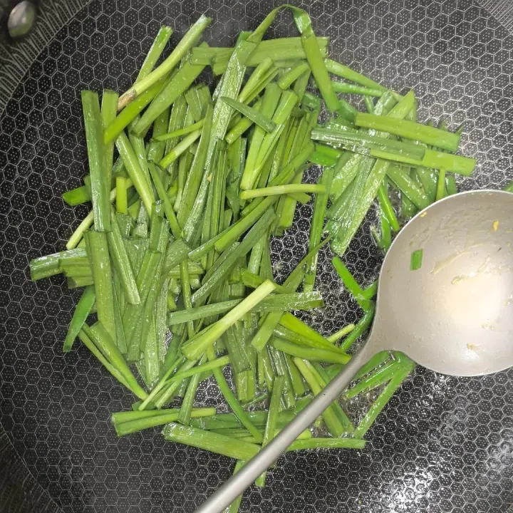 韭菜炒鸡蛋 第 4 步