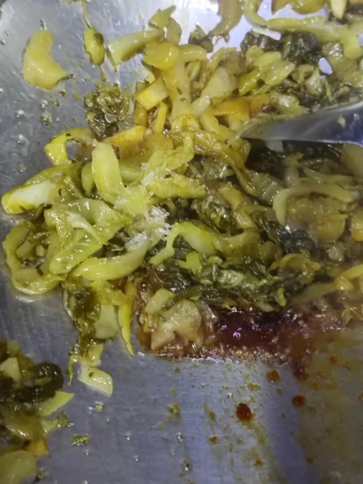 猪肉饼炒酸菜 第 5 步