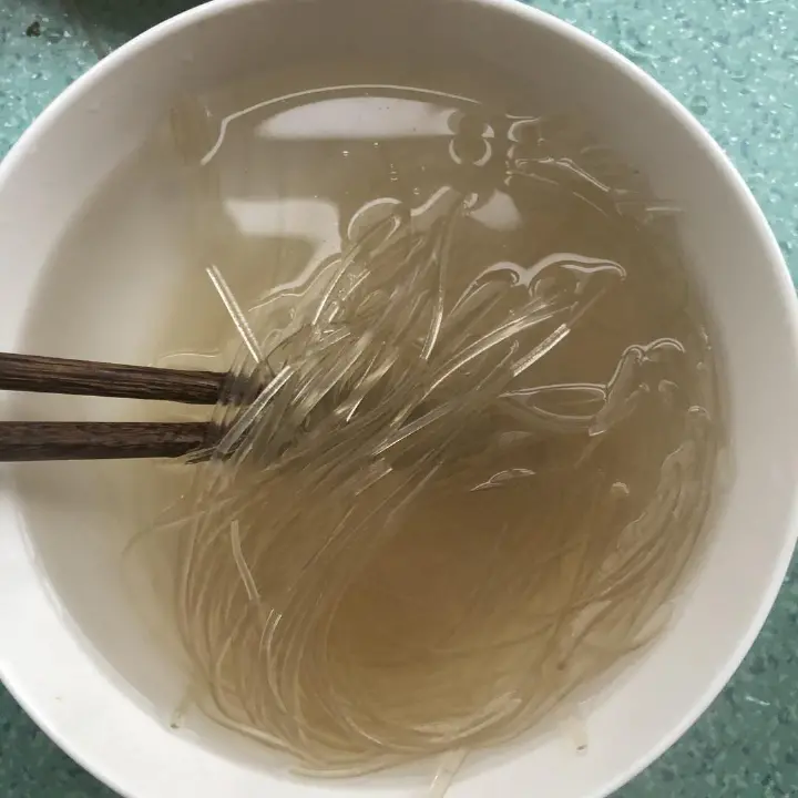 包菜炒粉丝 第 1 步