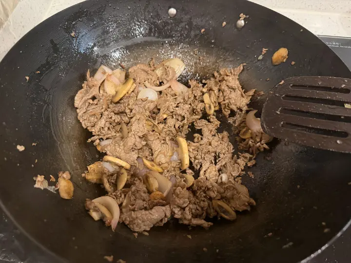 口蘑炒牛肉片 第 3 步