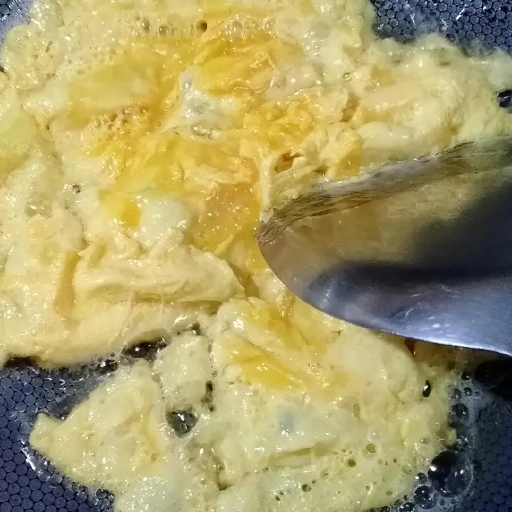 韭菜豆芽粉丝炒鸡蛋 第 5 步