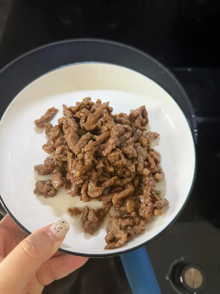 胡萝卜茭白丝炒牛肉 第 3 步