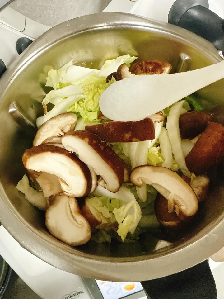 白菜香菇炒肉丝 第 5 步