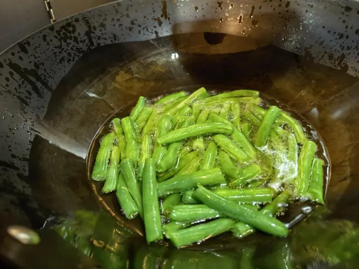 刀豆烧土豆 第 1 步