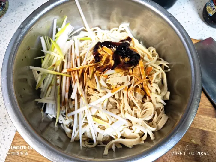 凉拌干豆腐丝 第 2 步