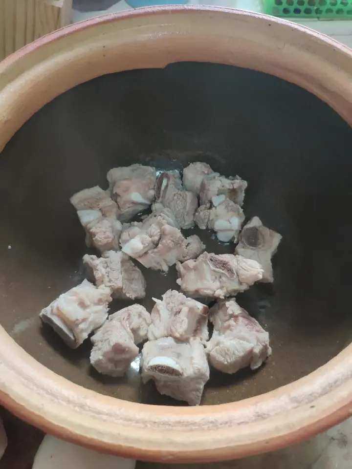 萝卜炖排骨 第 3 步