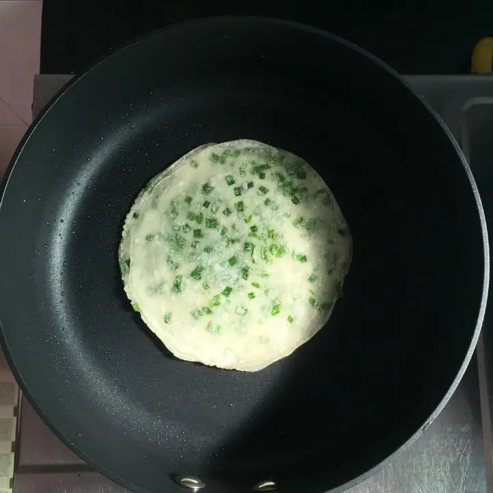 饺子皮葱油饼 第 8 步