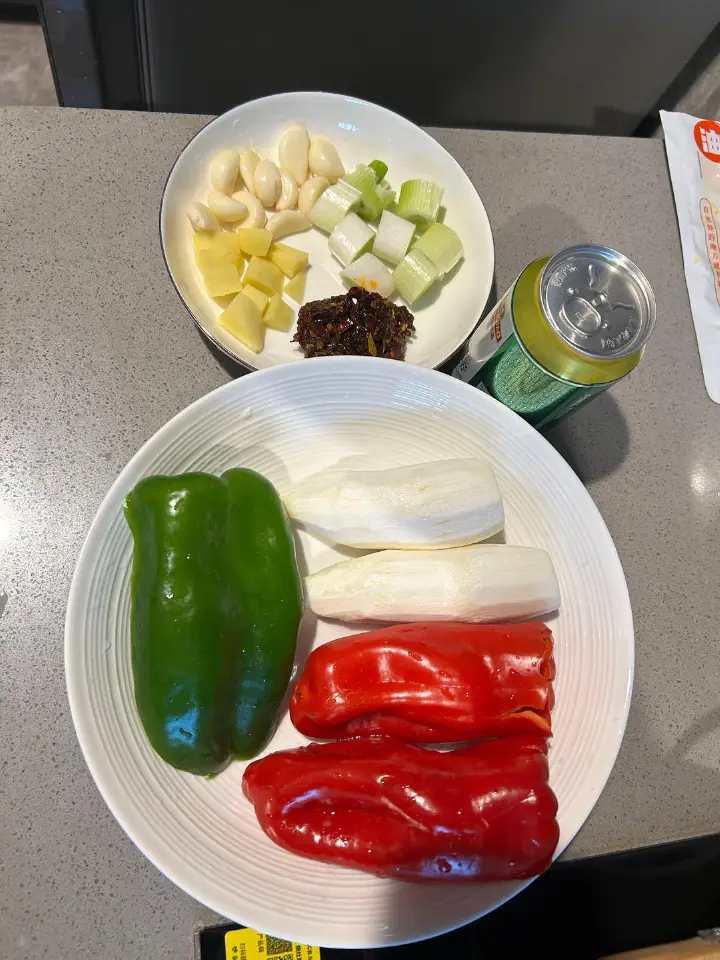 甜椒烧田鸡 第 1 步