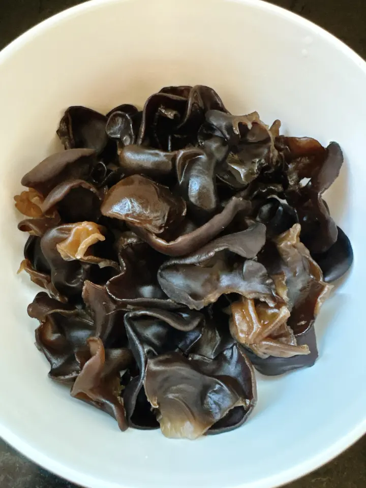 木耳豆芽炒鸡蛋 第 3 步