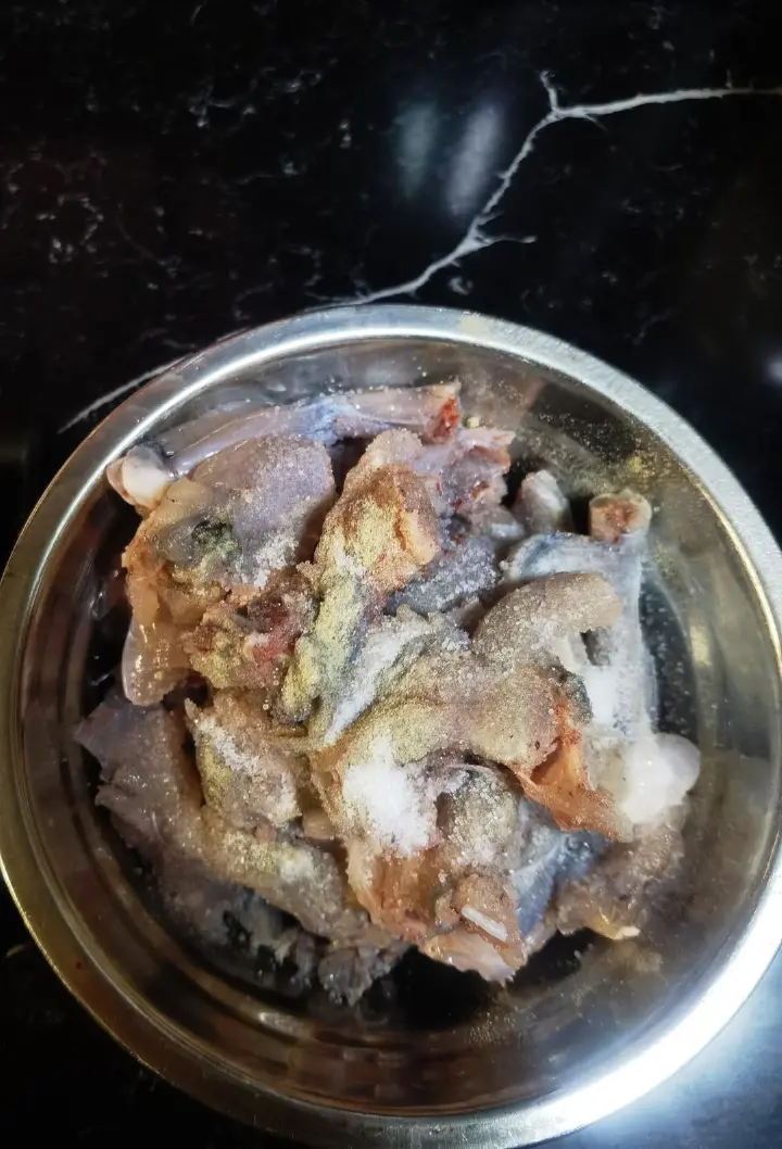 蒜香田鸡 第 2 步