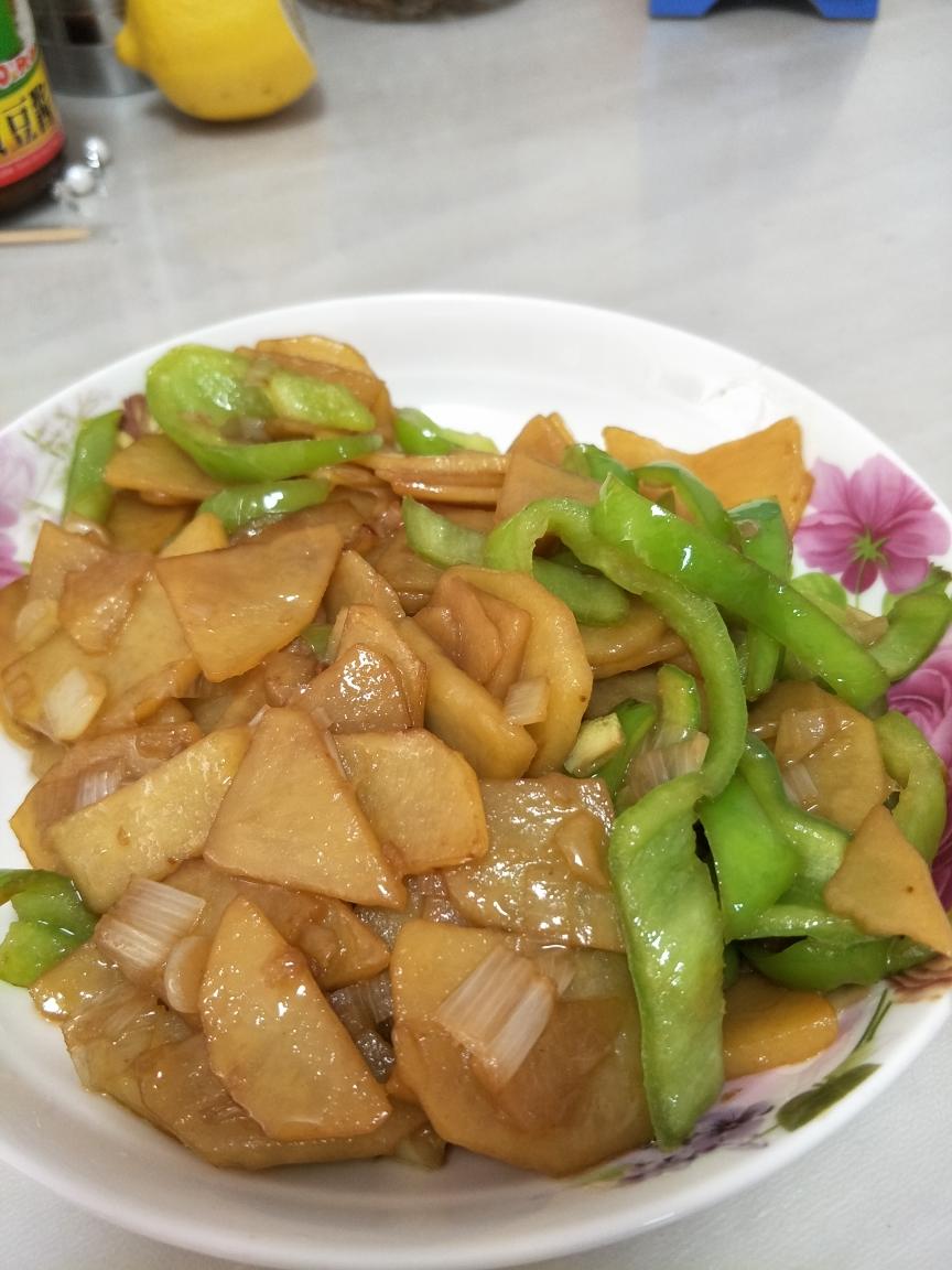 土豆片炒青椒成品图