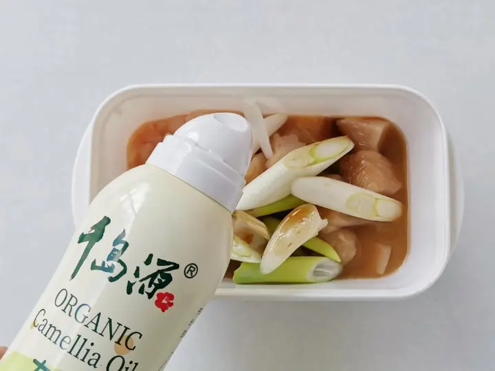 蒜香口蘑鸡丁 第 3 步