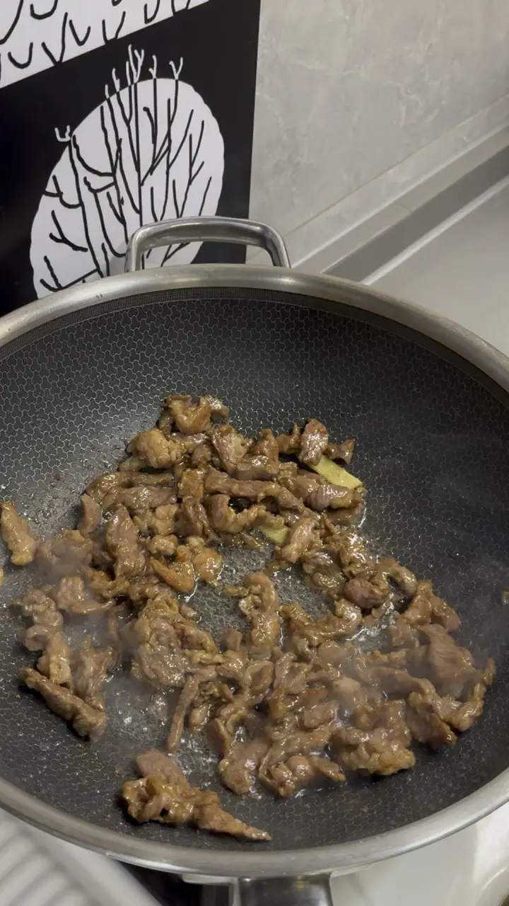 韭黄炒肉丝 第 2 步