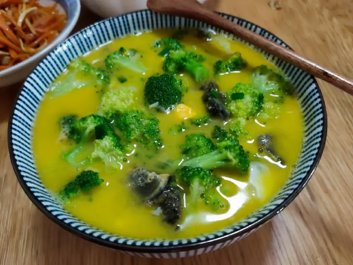 上汤皮蛋咸鸭蛋西兰花 第 7 步