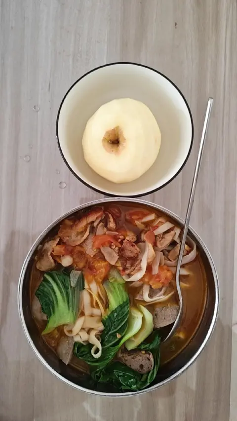 番茄煎蛋牛肉丸面