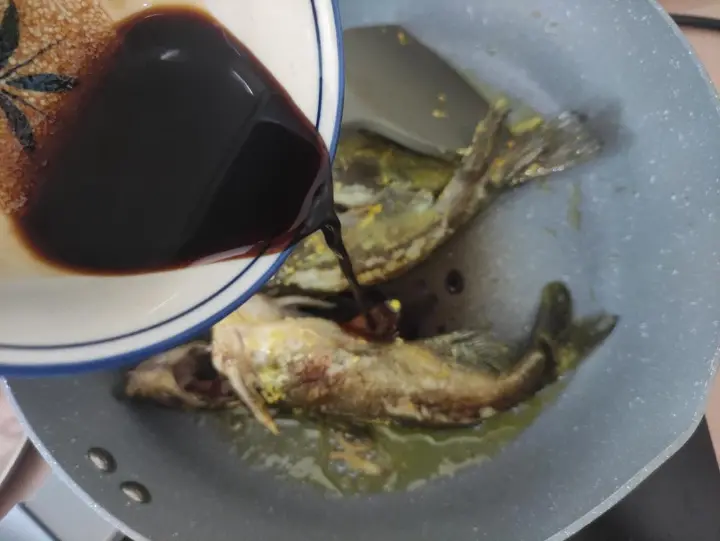红烧黄骨鱼 第 4 步