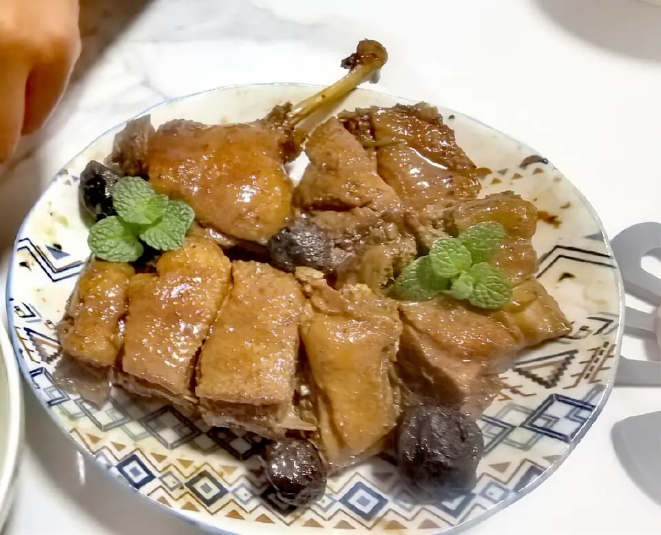 梅子鸭成品图