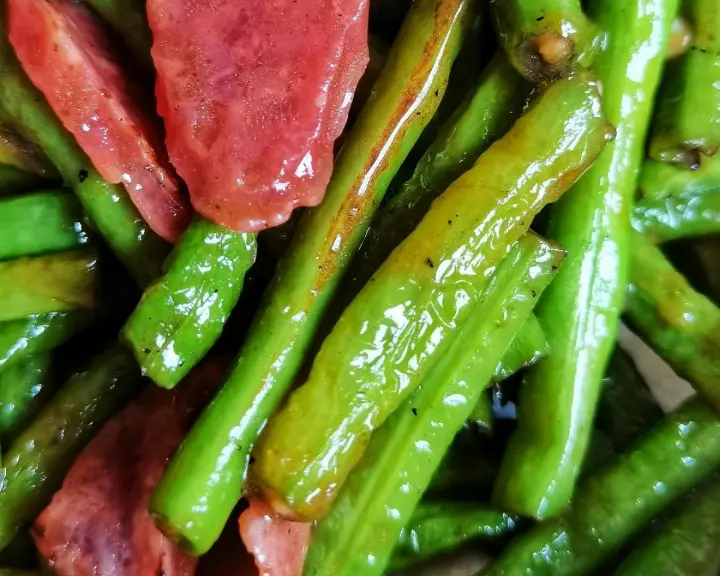 腊肠炒豆角 第 7 步