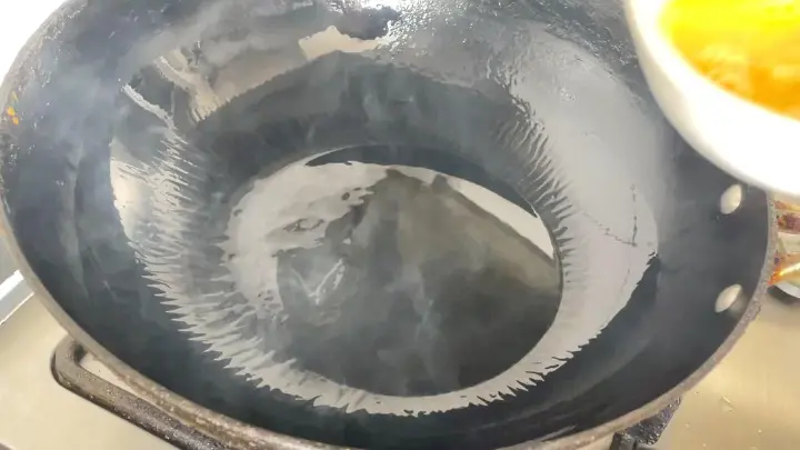 蒜苗炒鸡蛋 第 4 步