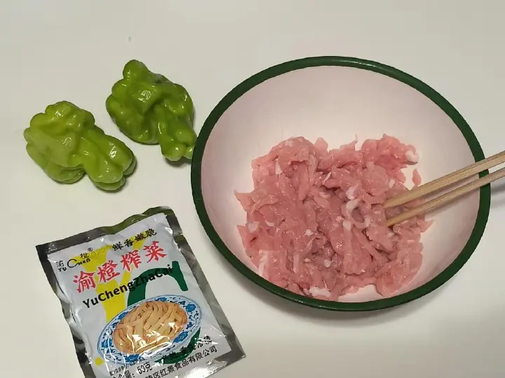 青椒榨菜肉丝 第 1 步
