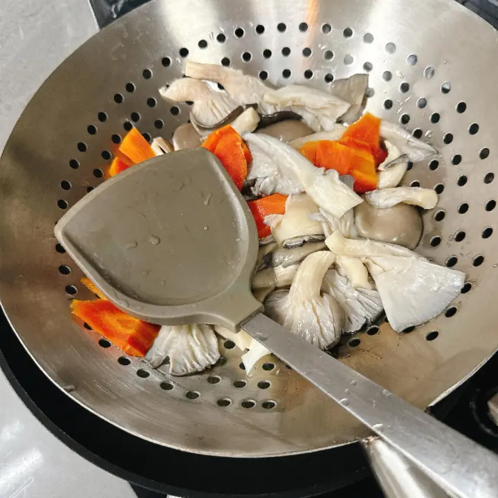 白菜炒平菇 第 5 步