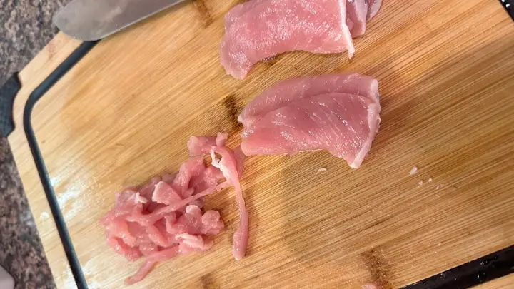 家常豆腐炒肉丝 第 1 步