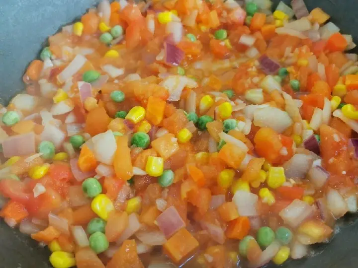 番茄红烩虾仁蛋包饭 第 17 步