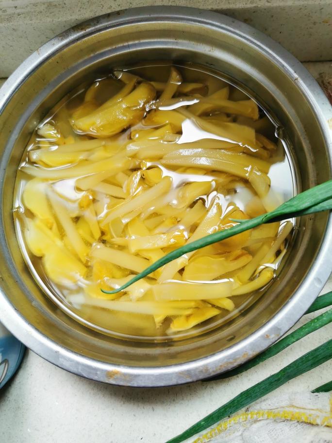 茭白肉丝小炒 第 3 步