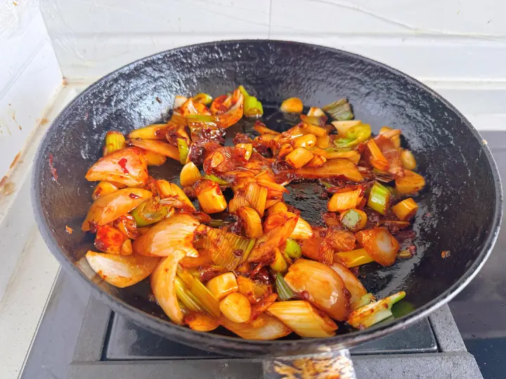 豆瓣酱焖鸡块 第 6 步